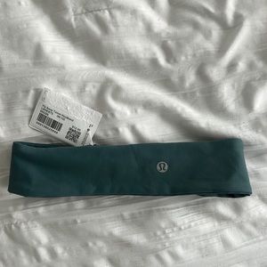 Lululemon fly away tamer headband